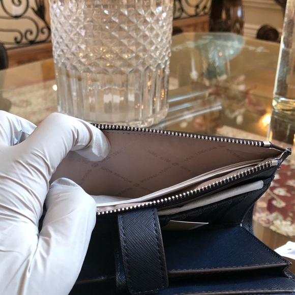 Michael kors double zip SmartPhone wallet wristlet - Picture 6 of 8